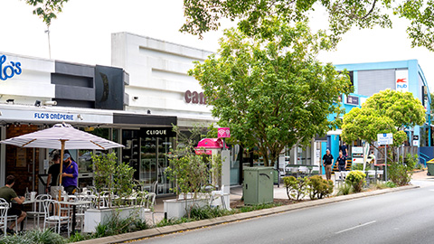 Lexisヌーサ写真